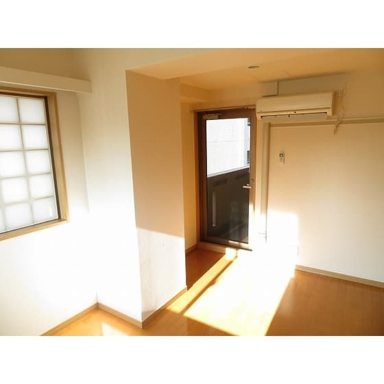 Room image 11