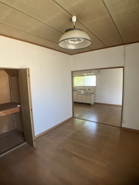 Room image 15