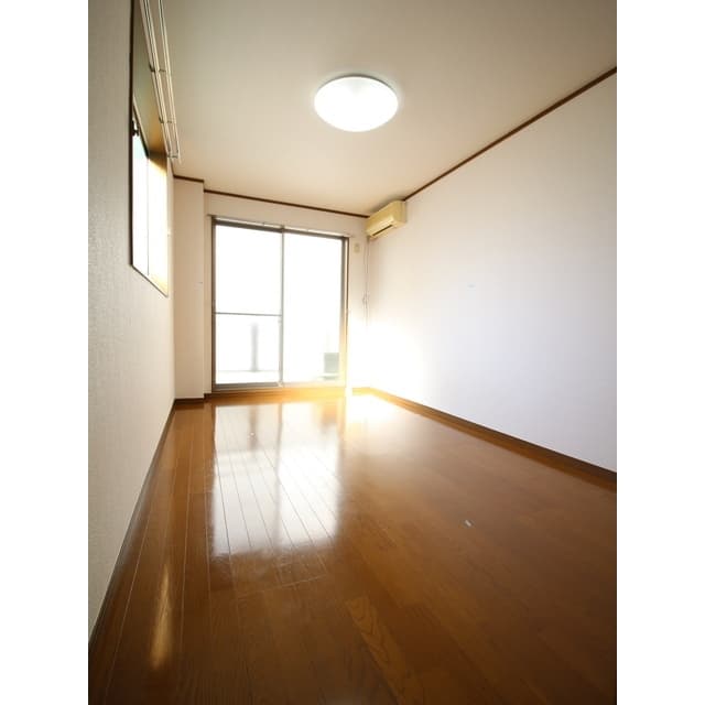 Room image 16