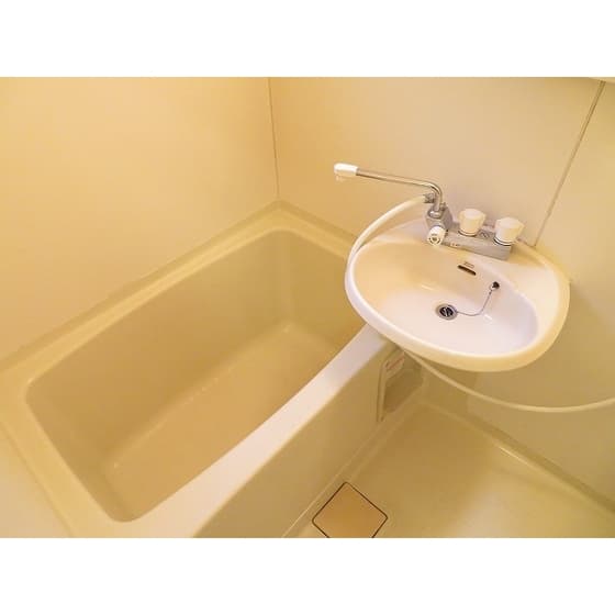 Room image 10