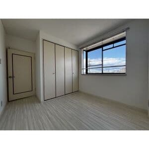 Room image 16