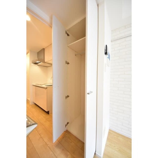 Room image 16