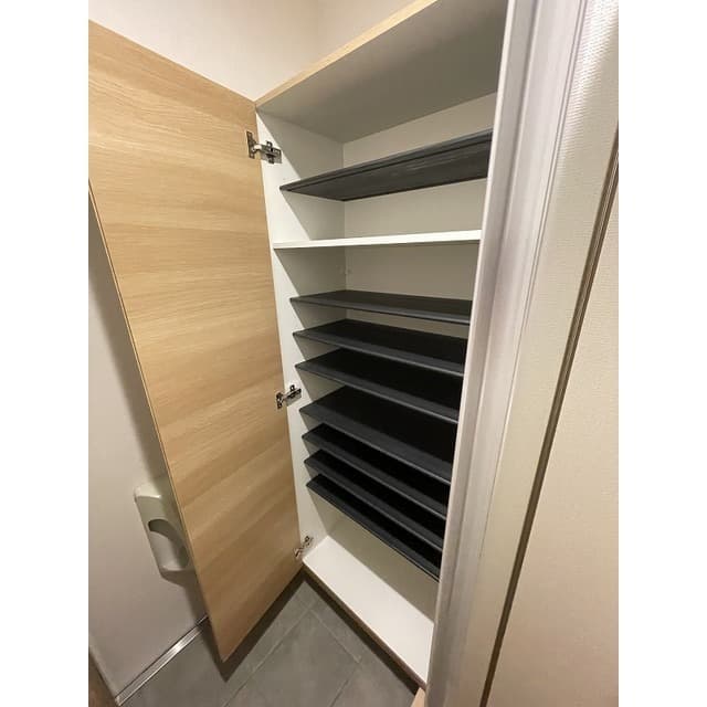 Room image 8