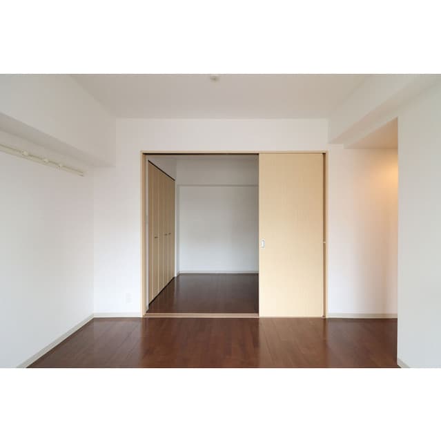 Room image 16