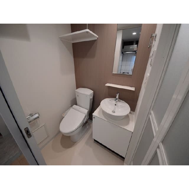 Room image 12