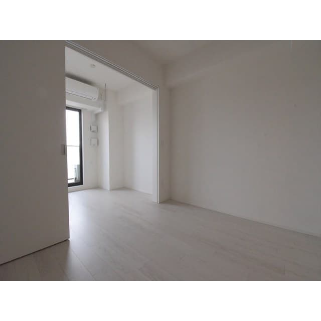 Room image 16