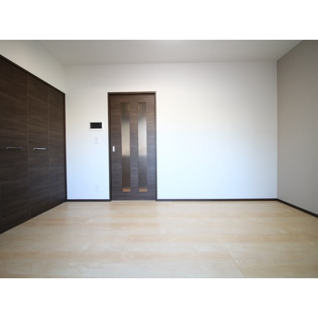 Room image 16