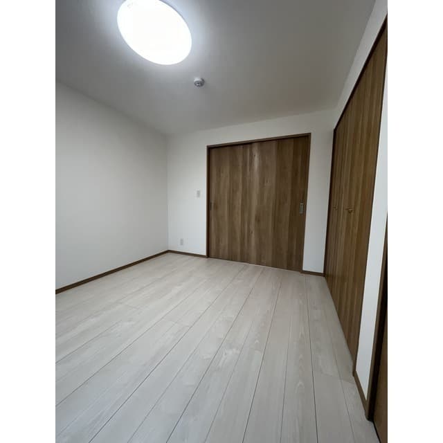 Room image 15