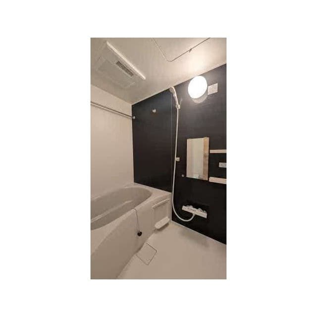 Room image 10