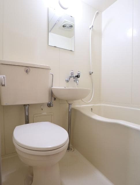 Room image 10