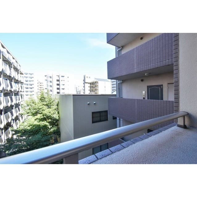 Room image 11
