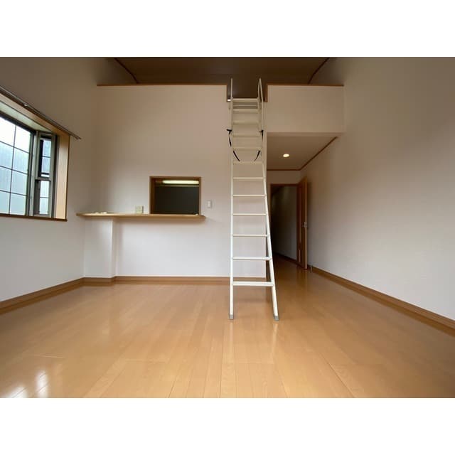 Room image 12