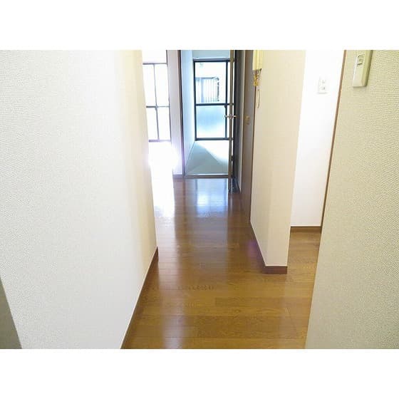 Room image 11