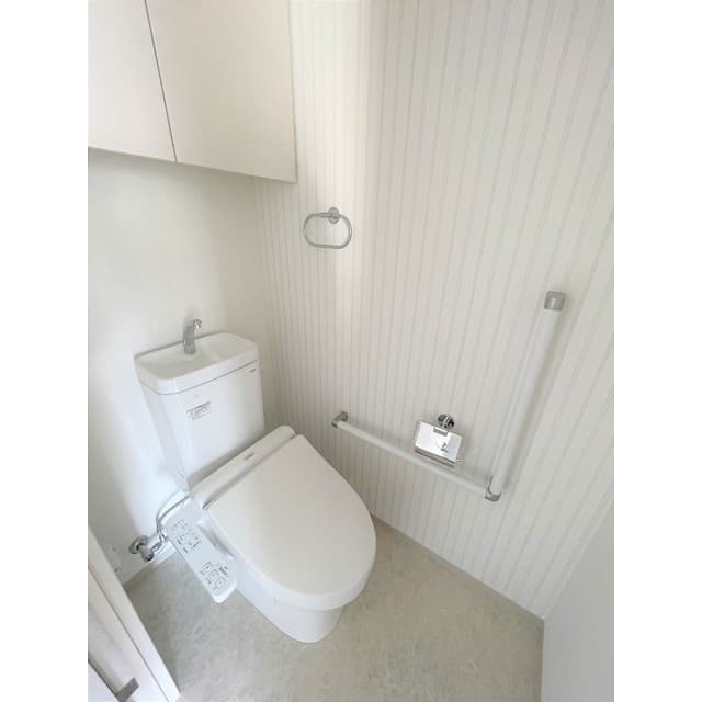 Room image 8