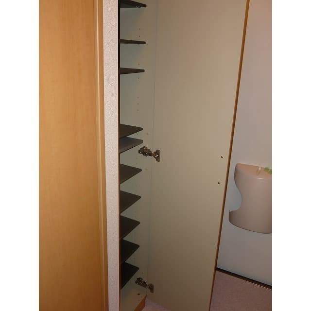 Room image 8