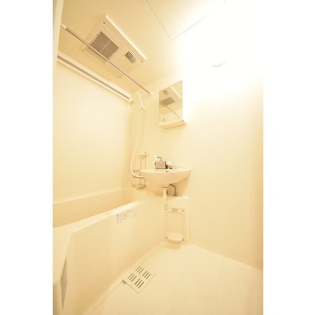 Room image 8