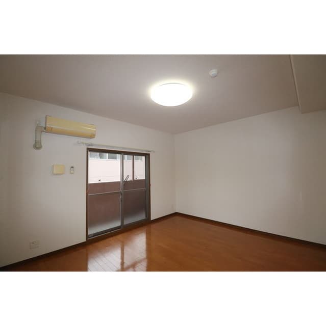 Room image 16