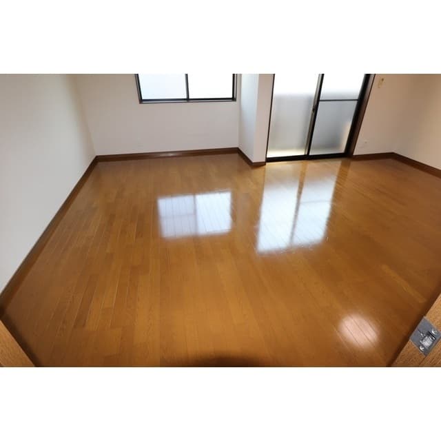 Room image 15