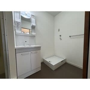 Room image 15