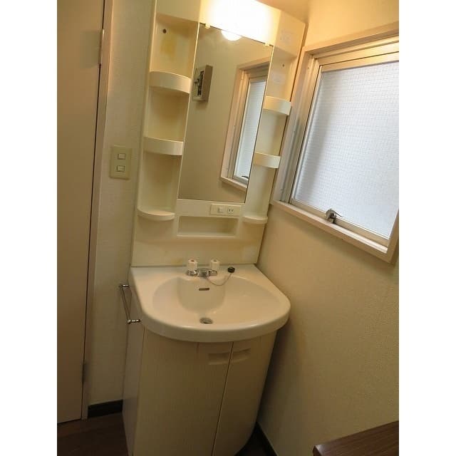 Room image 12