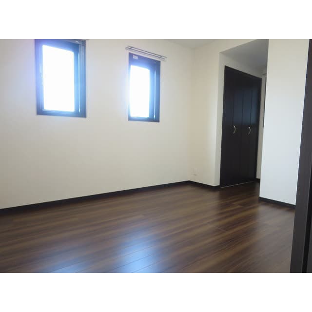 Room image 13