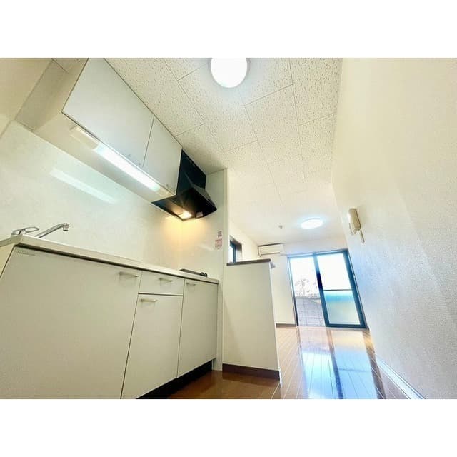Room image 8