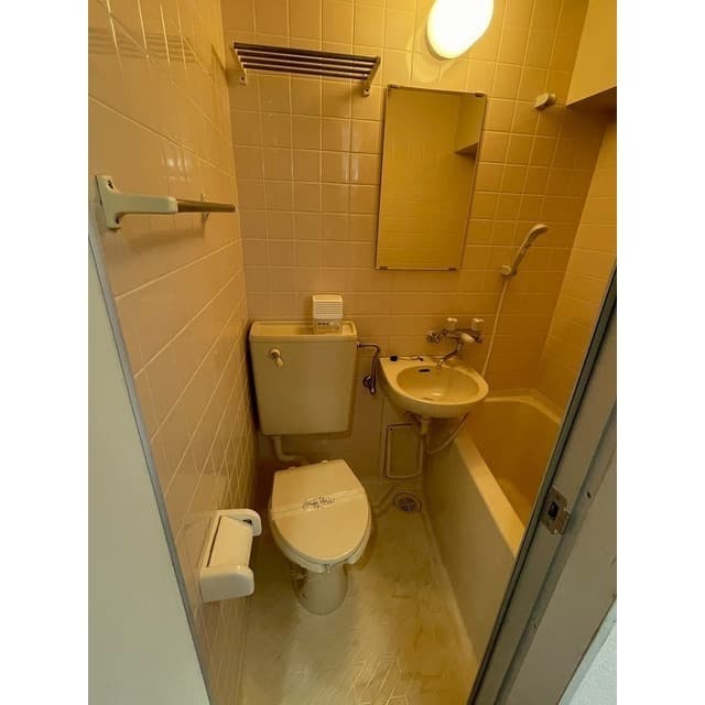 Room image 8