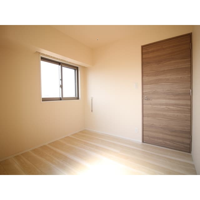 Room image 16