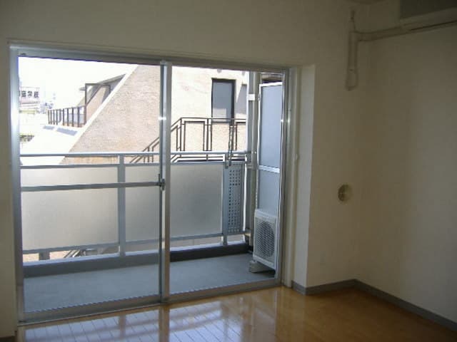 Room image 10