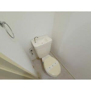 Room image 8