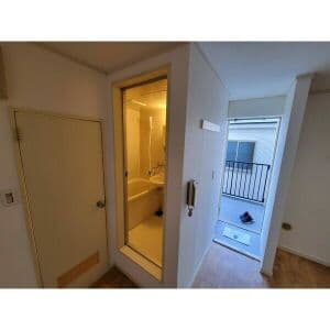 Room image 10