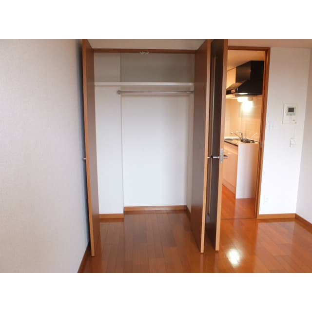 Room image 13