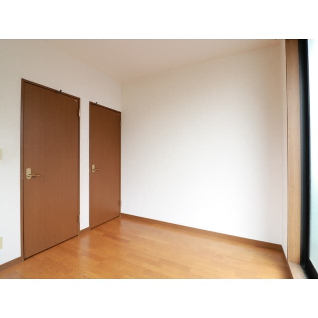 Room image 15