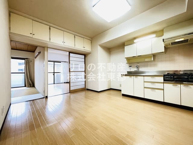 Room image 16