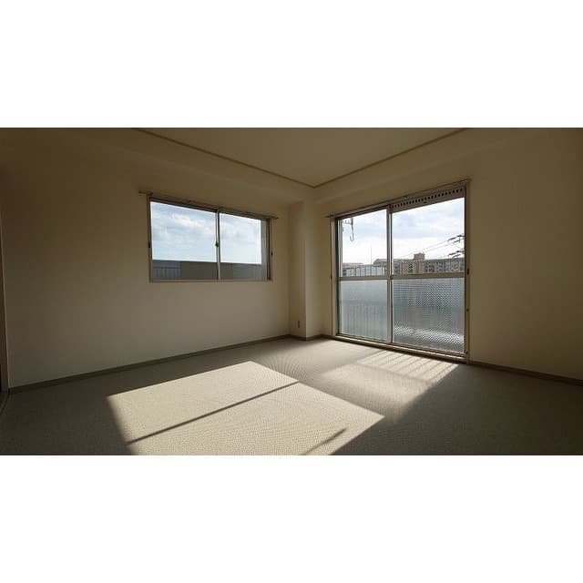 Room image 10