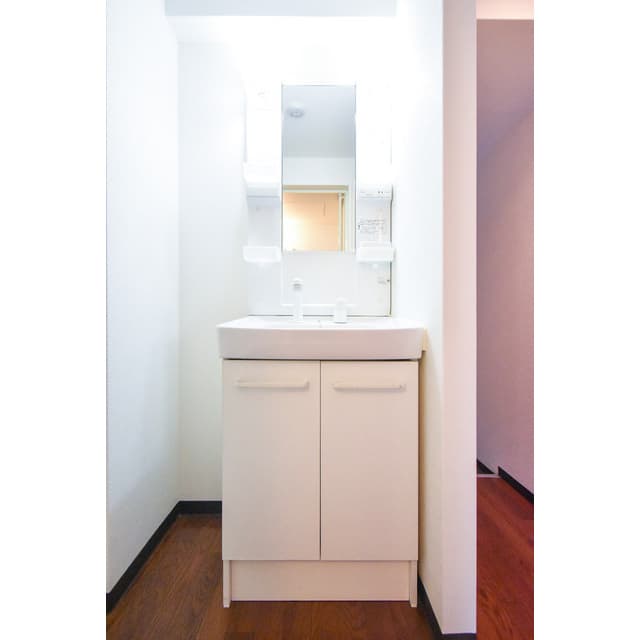 Room image 8