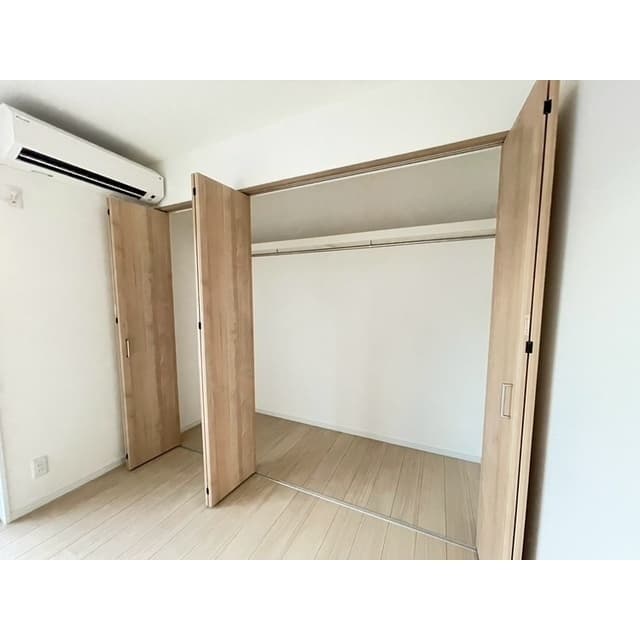 Room image 9