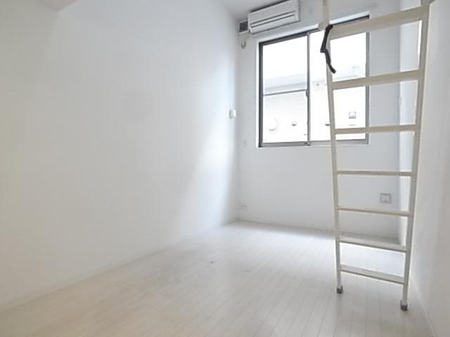 Room image 15