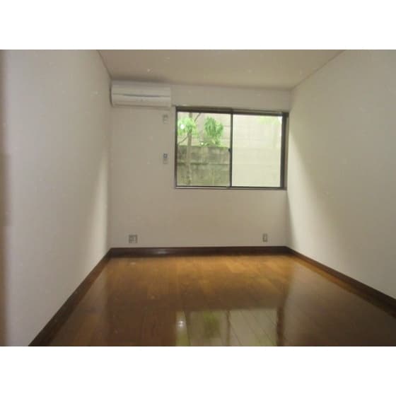 Room image 15