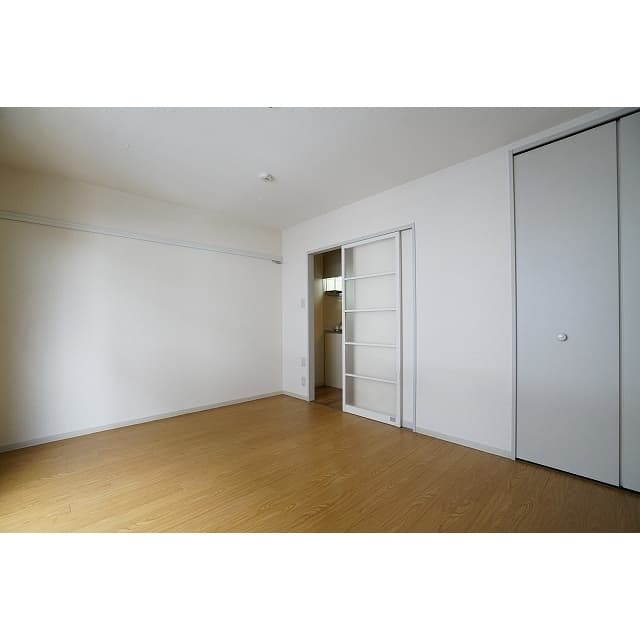 Room image 15