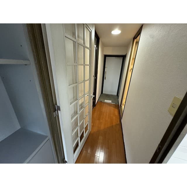 Room image 16