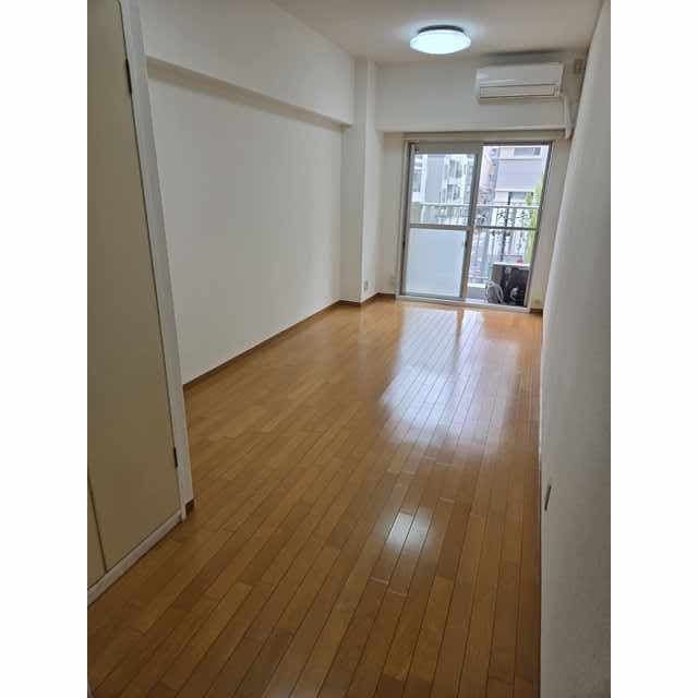 Room image 15