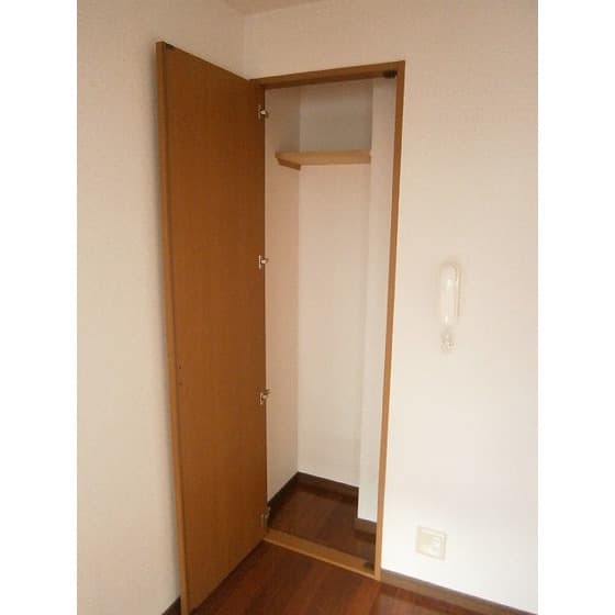 Room image 12