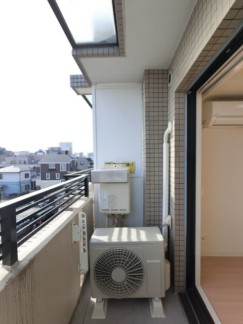 Room image 10