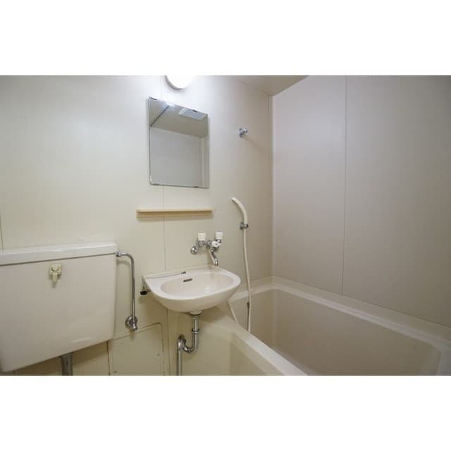 Room image 10