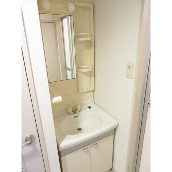 Room image 12