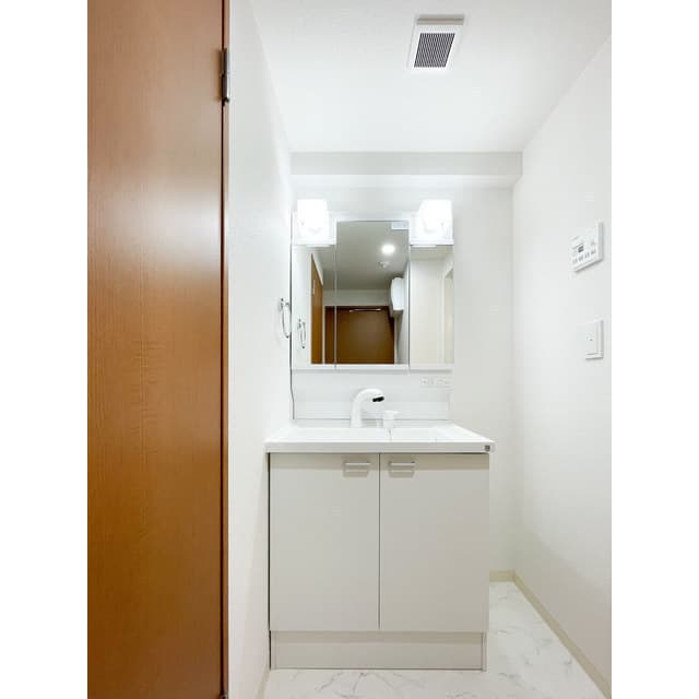 Room image 14
