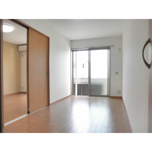 Room image 16