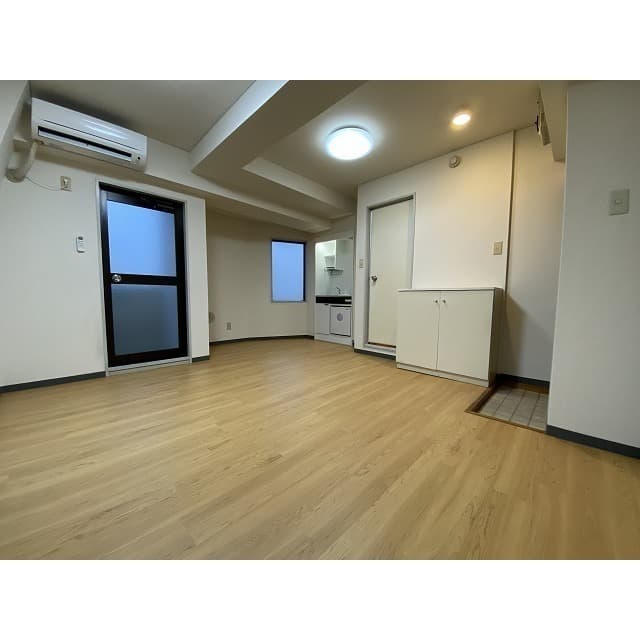 Room image 12