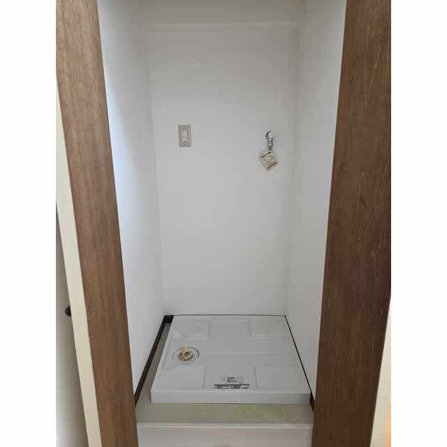 Room image 16